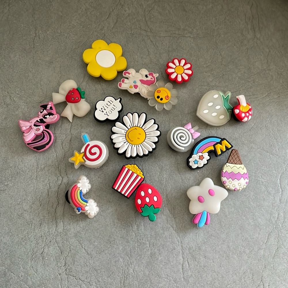 18 Jibbitz shoe charms for crocs